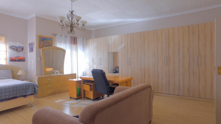 5 Bedroom Property for Sale in Azalea Park North West